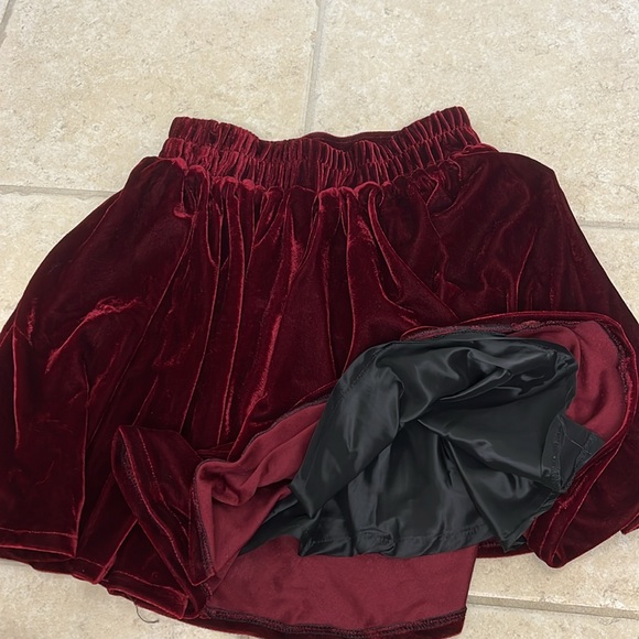 Perfect condition.Velour burgundy mini - Picture 3 of 3